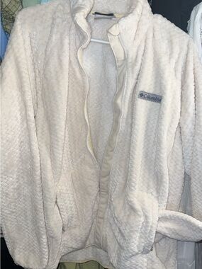 Columbia Plush Cream Fleece Jacket with Blue Trim